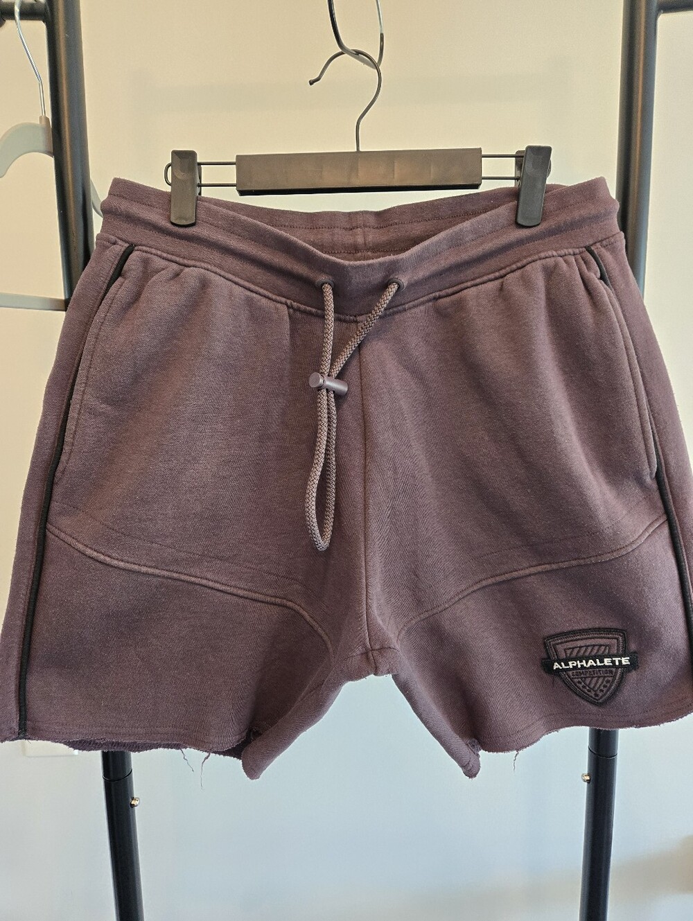 Alphalete Men’s L Brown/Mauve Fleece Sweat Shorts Raw Hem